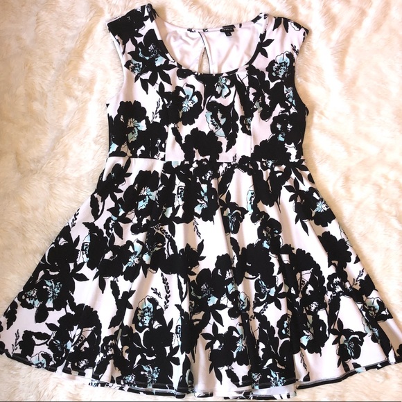 torrid Dresses & Skirts - Torrid Floral Skater Dress size 2